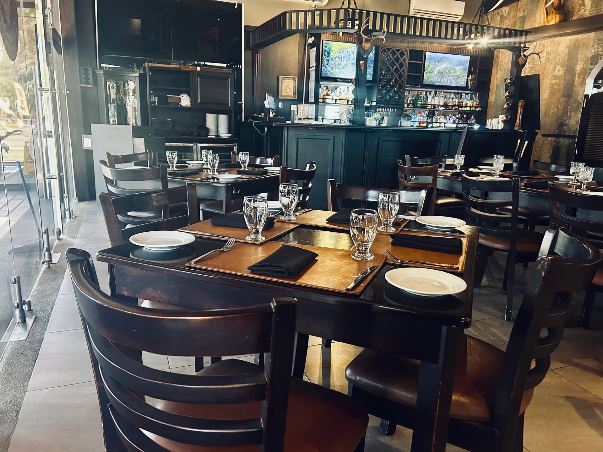 Elegant dining room at Hartley Ranch Prime Steak House in Jaco Beach